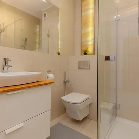 Spacious Family With Parking & Balcony In Warsaw, Bielany By Renters Appartamento