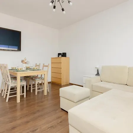 Spacious Family With Parking & Balcony In Warsaw, Bielany By Renters * Varsavia